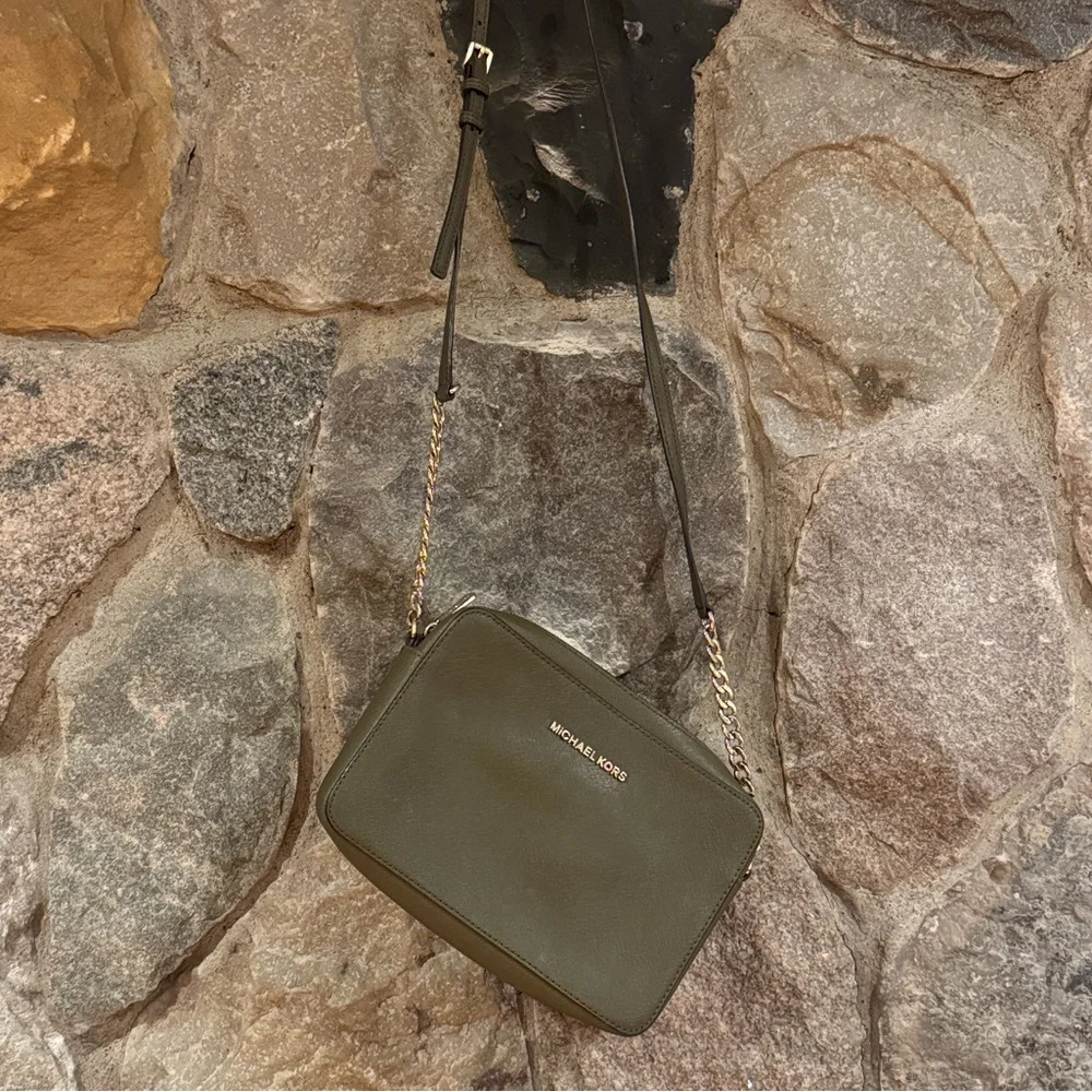 Michael Kors Jet Set crossbody bag - Picture 2 of 5